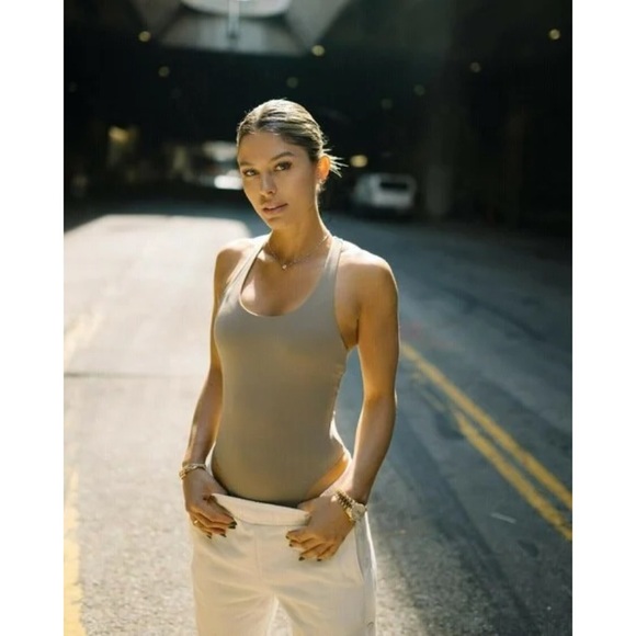 Alo Yoga Sleek Back Bodysuit Gravel S - Picture 11 of 12